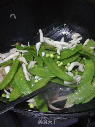 荷兰豆炒白玉菇的做法步骤：6