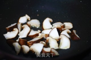 荷兰豆炒时蔬菜的做法步骤：3