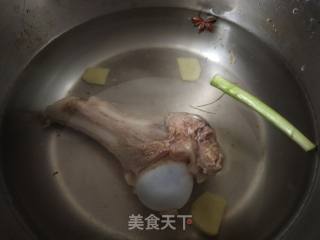大骨菌菇汤的做法步骤：3