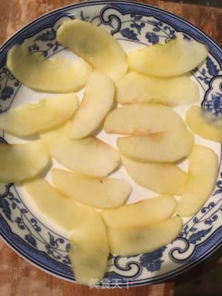 苹果派花的做法步骤：2