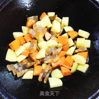 土豆焖饭的做法步骤：8