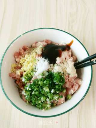 “鲜肉酿香菇”的做法步骤：1