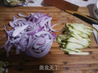 葱头葫芦炒鸡蛋的做法步骤：1