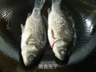红烧鲫鱼的做法步骤：5