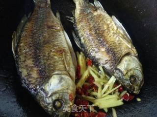 红烧鲫鱼的做法步骤：7