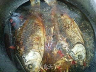 红烧鲫鱼的做法步骤：8