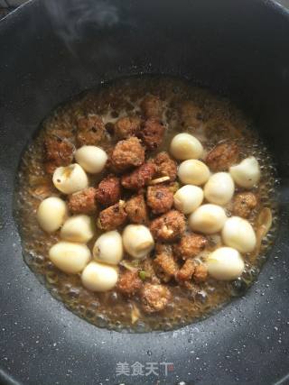 红烧肉丸鹌鹑蛋的做法步骤：9