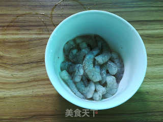 牛油果鲜虾沙拉的做法步骤：2
