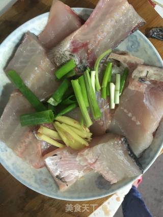 香酥椒盐鱼块的做法步骤：3