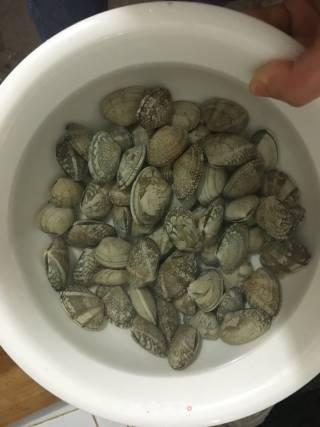 蛤蜊丝瓜汤的做法步骤：1