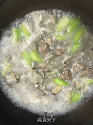 蛤蜊丝瓜汤的做法步骤：8