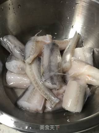 椒盐豆腐鱼的做法步骤：1