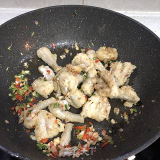 椒盐豆腐鱼的做法步骤：6