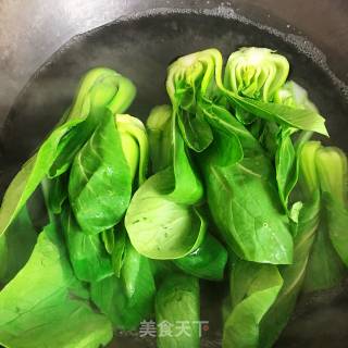 高颜值的香菇炒油菜的做法步骤：3