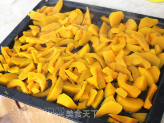 黄金南瓜戚风蛋糕的做法步骤：1