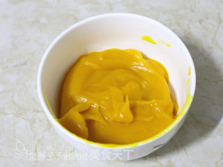 黄金南瓜戚风蛋糕的做法步骤：2