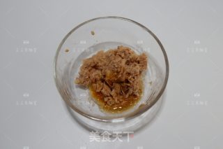 金枪鱼饭团的做法步骤：2