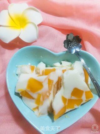 牛奶的丝滑与芒果的清香完美结合——“芒果布丁”的做法步骤：7