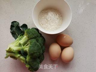 西兰花煎蛋饼的做法步骤：1