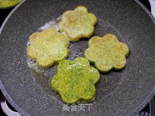 西兰花煎蛋饼的做法步骤：9