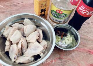 可乐鸡翅的做法步骤：1