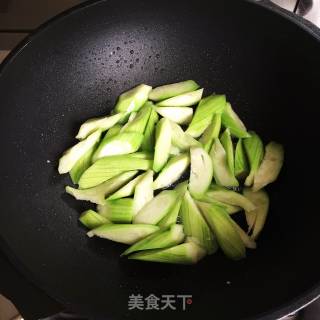 丝瓜木耳炒粉丝的做法步骤：5