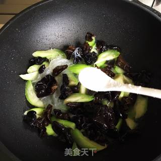 丝瓜木耳炒粉丝的做法步骤：8