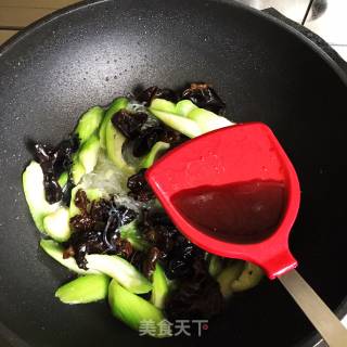 丝瓜木耳炒粉丝的做法步骤：9