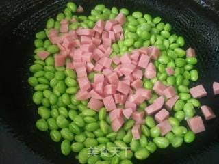 火腿肠炒毛豆的做法步骤：5
