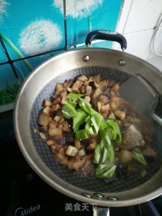 大骨汤炒茄子的做法步骤：9