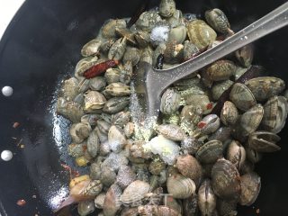辣炒花甲的做法步骤：5