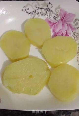 土豆鱼的做法步骤：1
