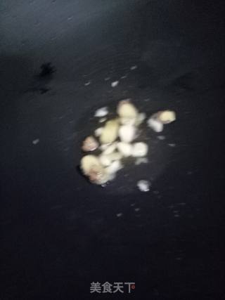 洋葱甜椒白菜炒回锅肉的做法步骤：2