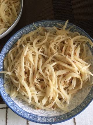 绿豆芽炒饼的做法步骤：1