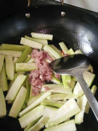 丝瓜炒肉丝的做法步骤：4