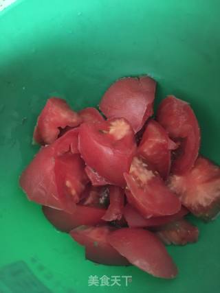 简易版西红柿鸡蛋汤的做法步骤：1