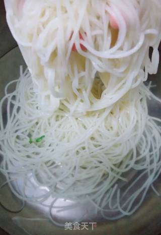 凉拌冷面的做法步骤：1