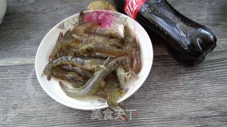 可乐黑椒虾的做法步骤：1