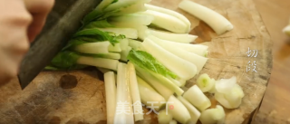 潮音潮人：普宁豆酱炒小白菜的做法步骤：1