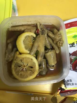 柠檬鸡爪凉面的做法步骤：4