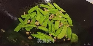干煸荷兰豆的做法步骤：6