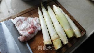 茭白炒肉丝的做法步骤：1