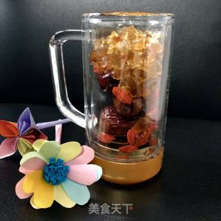 桃胶红枣枸杞汤的做法步骤：3