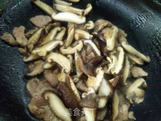 芹菜香菇炒肉的做法步骤：6