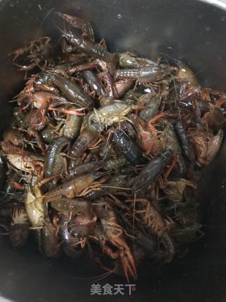 红烧龙虾的做法步骤：1