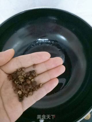 红烧鸡爪的做法步骤：3