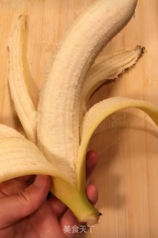 脆皮炸香蕉的做法步骤：1