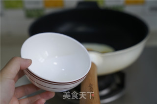 肉酱汤煎蛋的做法步骤：5