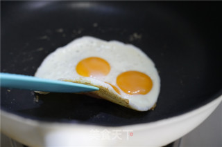 肉酱汤煎蛋的做法步骤：6