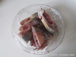 干烧鳊鱼的做法步骤：3